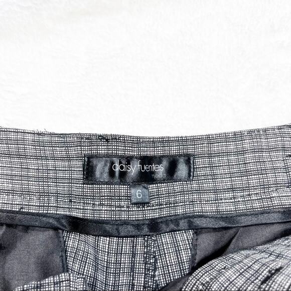 DAISY FUENTES Black & White Plaid Cuffed Shorts with Pockets size 6 - Picture 10 of 10